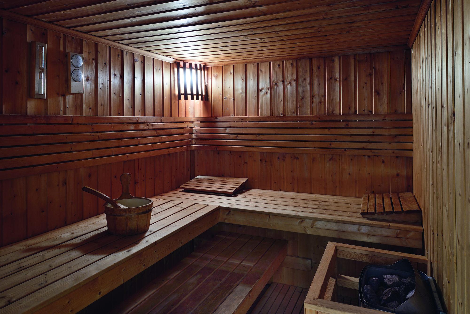 Mövenpick Hotel City Star Jidda Exteriör bild A Finnish sauna