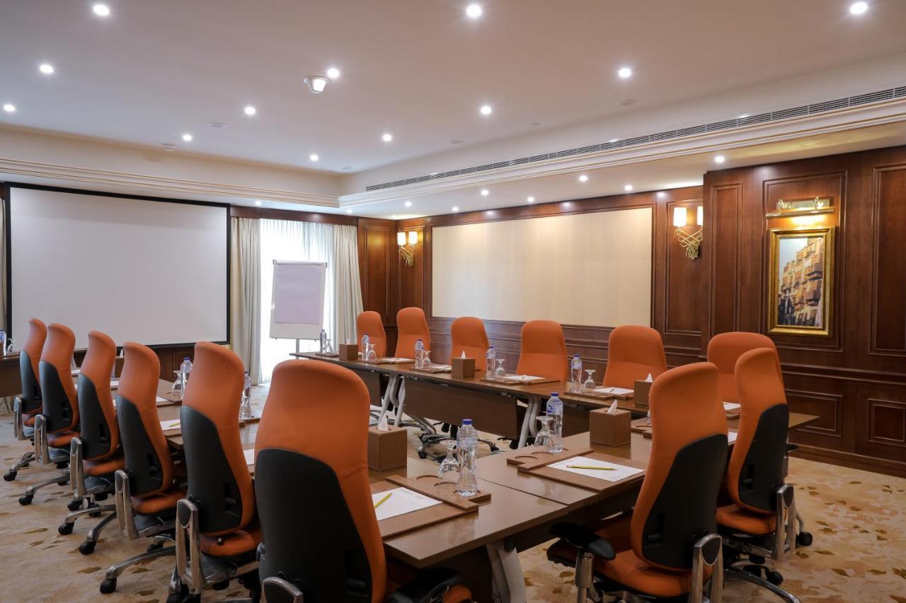 Mövenpick Hotel City Star Jidda Exteriör bild Meeting room