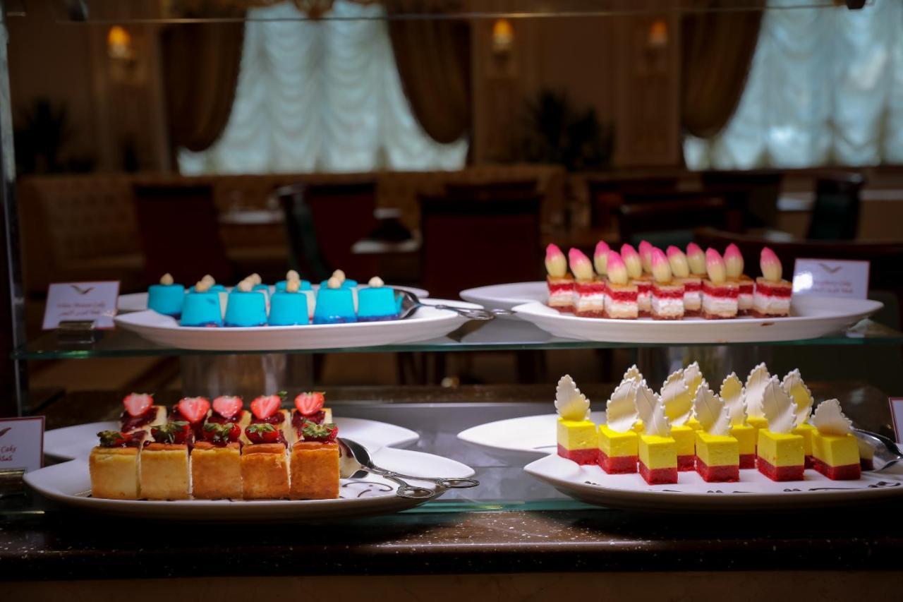Mövenpick Hotel City Star Jidda Exteriör bild Desserts