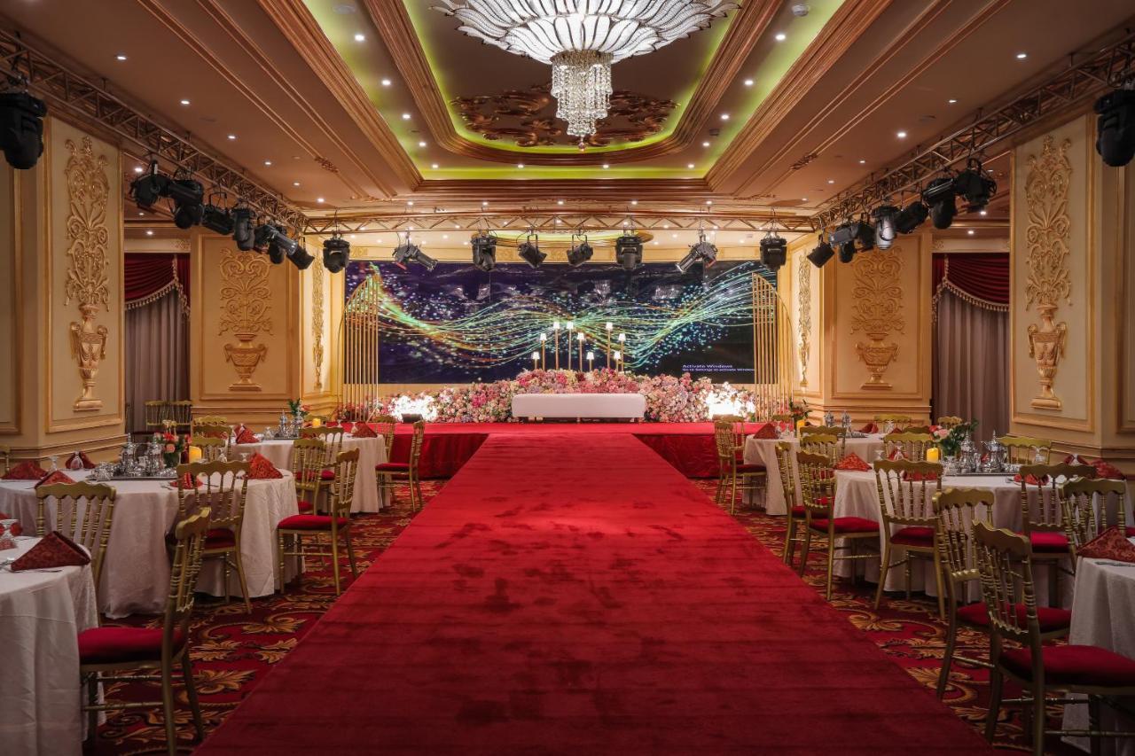 Mövenpick Hotel City Star Jidda Exteriör bild The ballroom of the hotel