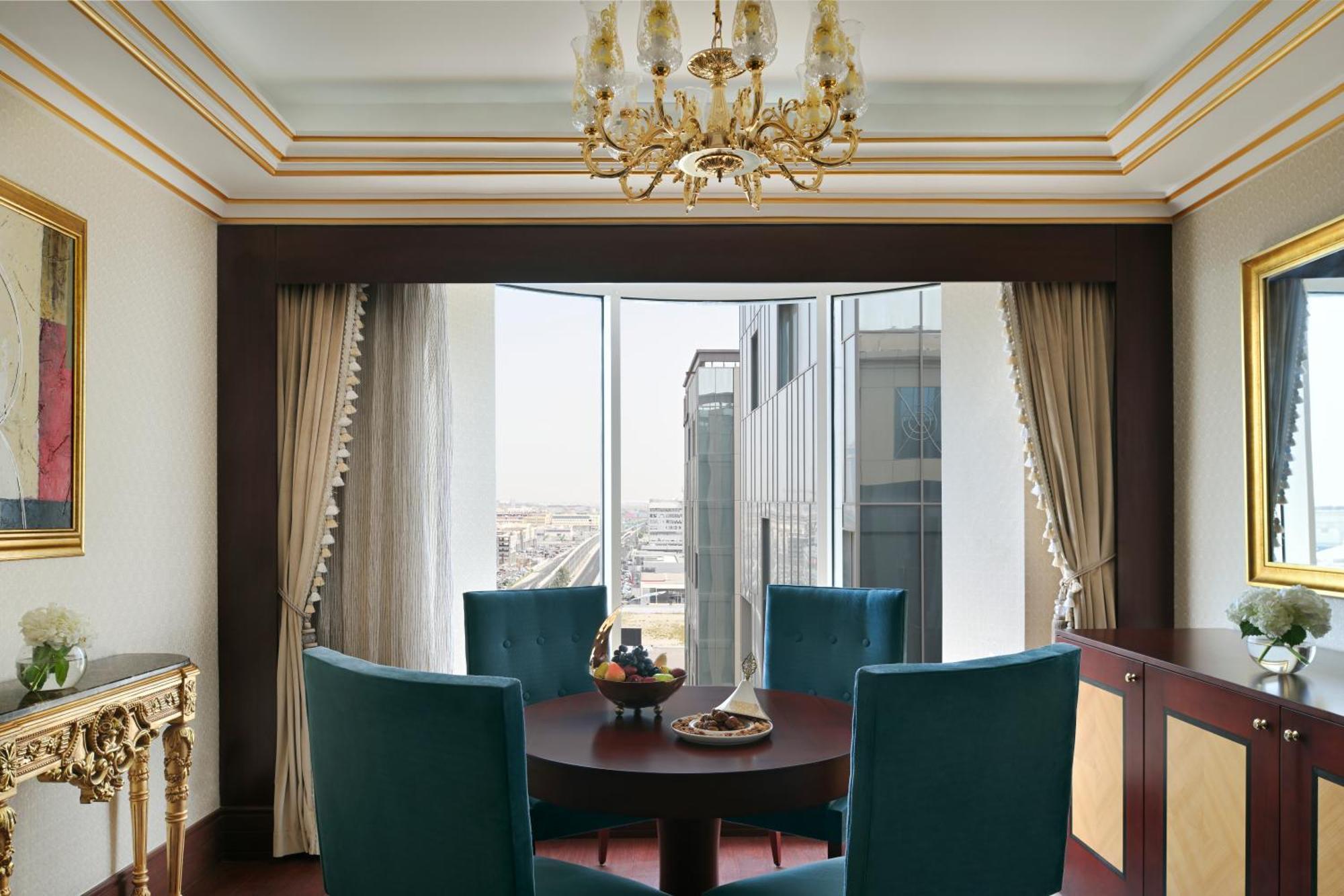 Mövenpick Hotel City Star Jidda Exteriör bild A dining room
