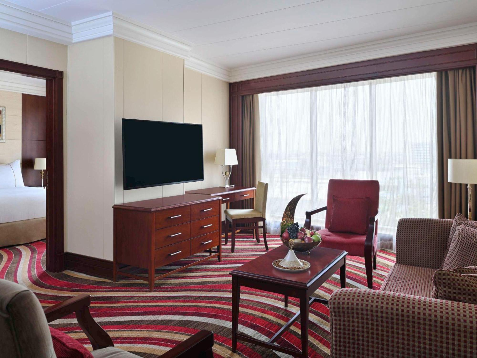 Mövenpick Hotel City Star Jidda Exteriör bild A suite at the hotel