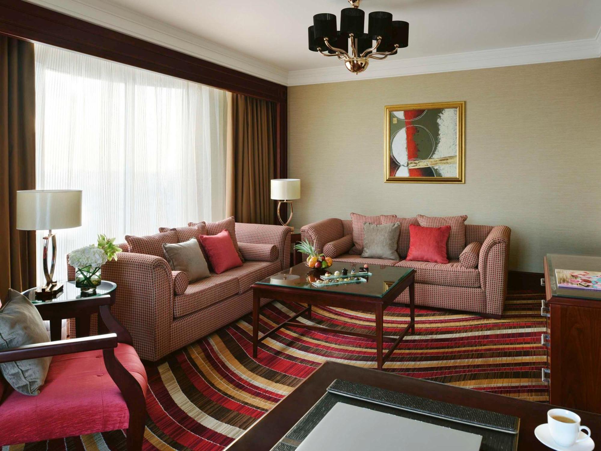 Mövenpick Hotel City Star Jidda Exteriör bild A living room