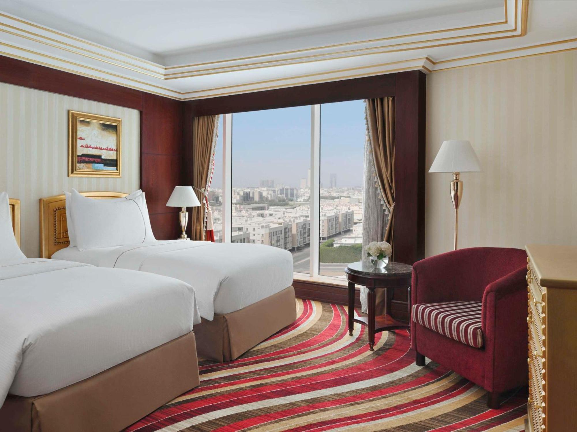 Mövenpick Hotel City Star Jidda Exteriör bild Deluxe room